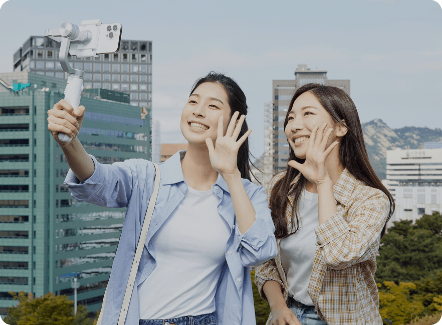 여성 2명이서 방송하는 사진