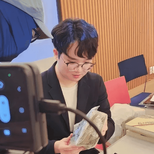 "음악으로 사람을 연결하며 공감을 노래하고 이야기"